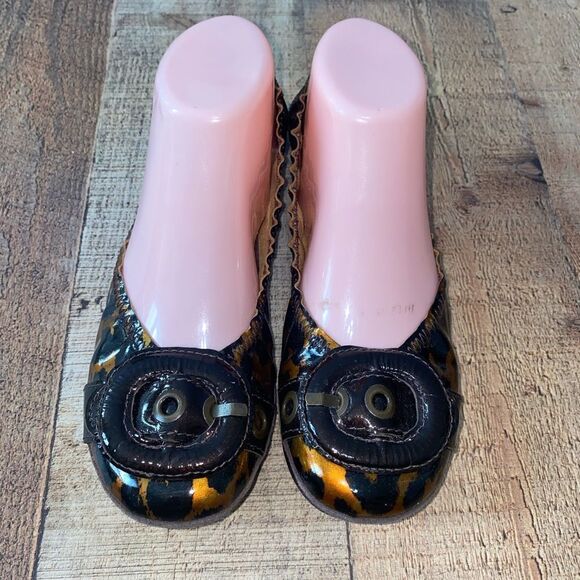 Bernardo animal Print Size 8M Folding, Elastic Fit ballet flats - Picture 13 of 14